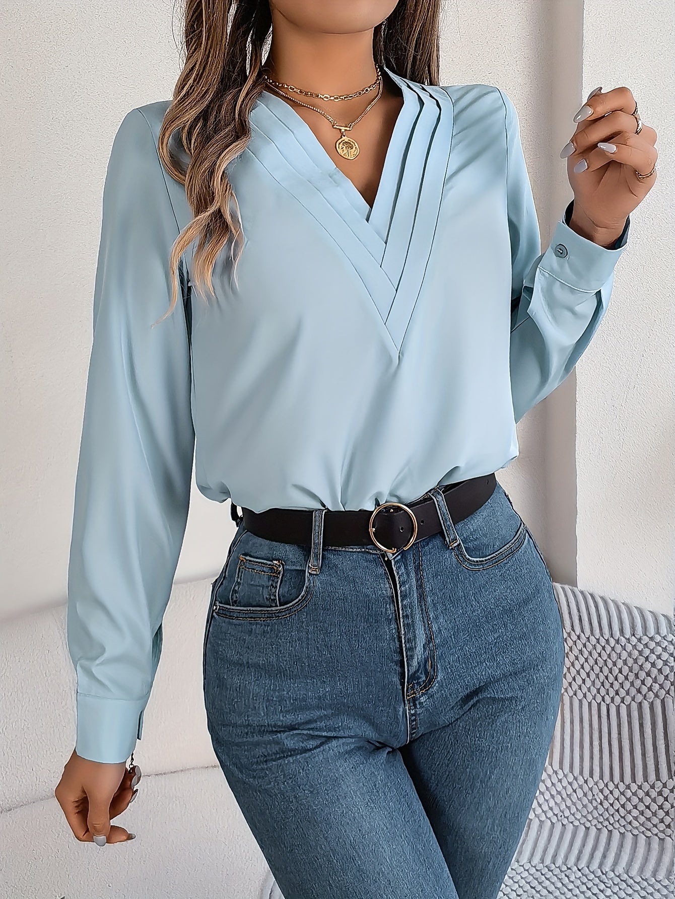 Blusa Elegory Manga Longa com Decote em V Azul + Conjunto de Colares de Brinde