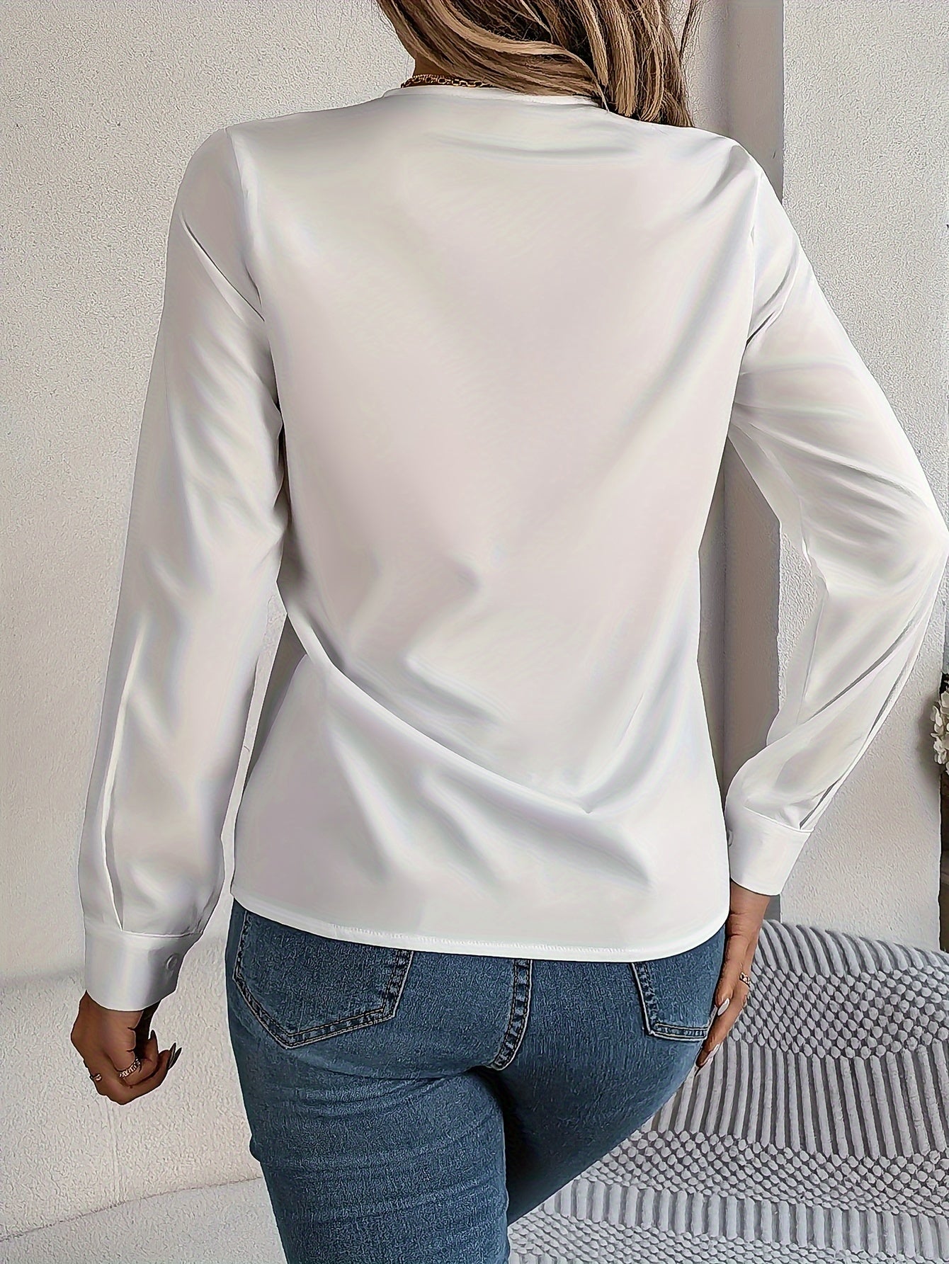 Blusa Elegory Manga Longa com Decote em V + Bolsa de Brinde